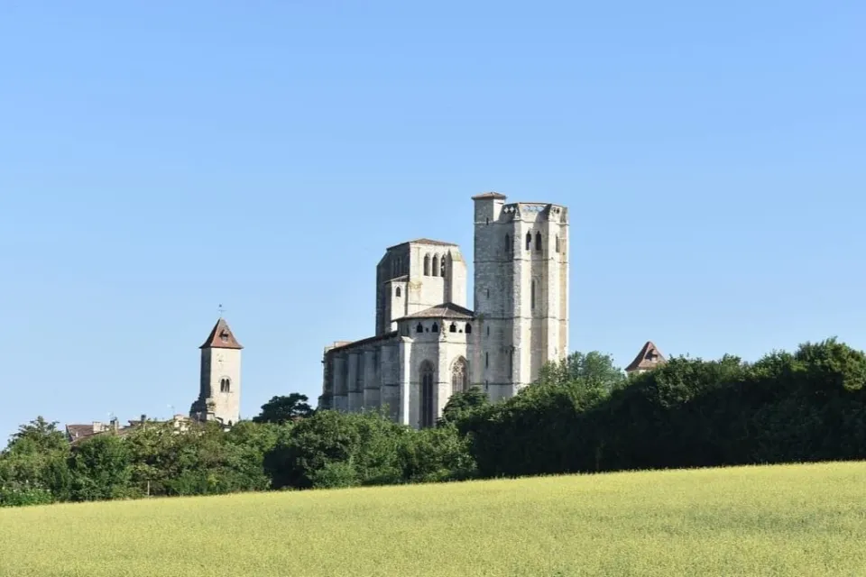 Découvrez la collégiale de La Romieu classée à ...