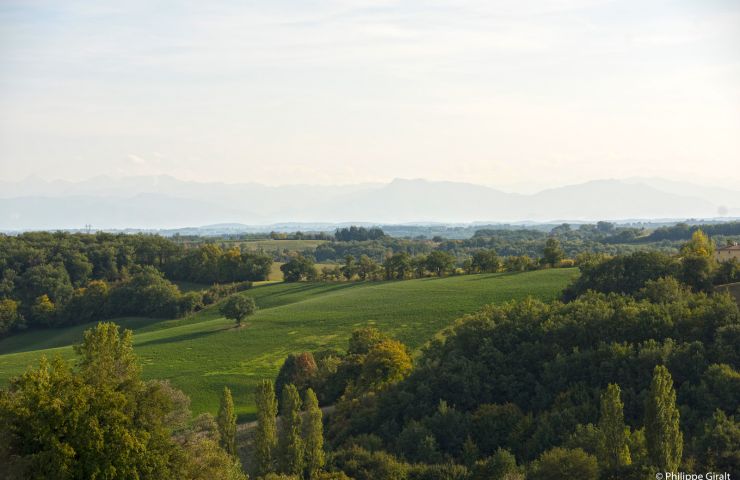 Lake Astarac and its hillsides