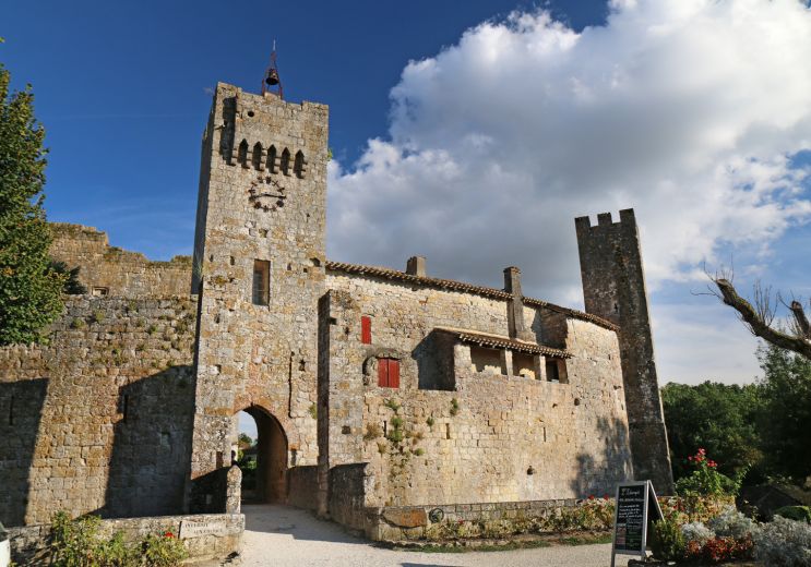 Visit Larressingle, the little Carcassonne in  ...