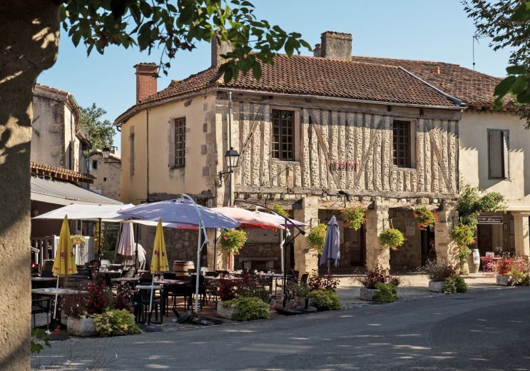 Visit the circular bastide of Fourcès, the jew ...