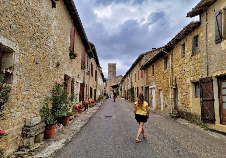 Listen to the guide and discover the bastide t ...